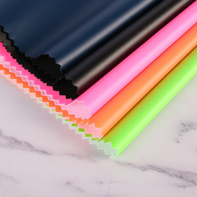 Weißes PU-Leder für Bekleidung 54/55' Breite