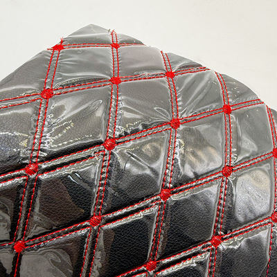 Custom Quilted PVC Leder Autofußmatte 4,6 mm Dicke mit Schaumpolsterung Streckhaft fit Prägte bestickte Autositze Sofas für Taschen