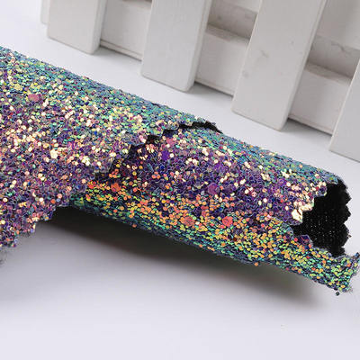 Elastische PU Glanz glänzende Chunky Hexagon Glitter Stoff Synthetisches Leder für Schuhe Taschen Bogen Handwerk Hut Falsches Leder Stoff