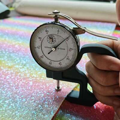 Regenbogen-Glitzer-Karomuster aus PVC-Kunstleder für Taschen, Schuhe und Kunsthandwerk