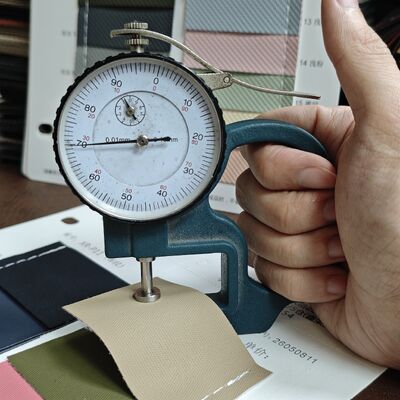 0,7 mm Stoffstruktur, Kunstleder, PVC-Lederrolle für Taschen, Möbel, Automobil-Innenraum, 1,6 m Breite